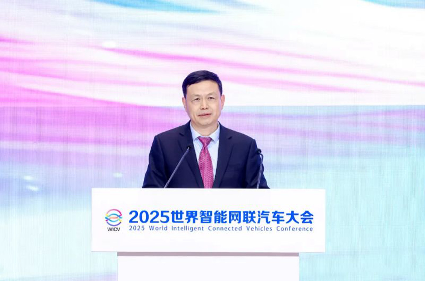 中国移动董事长杨杰：铸就“AI+”强劲引擎，共启“智车”美好新程