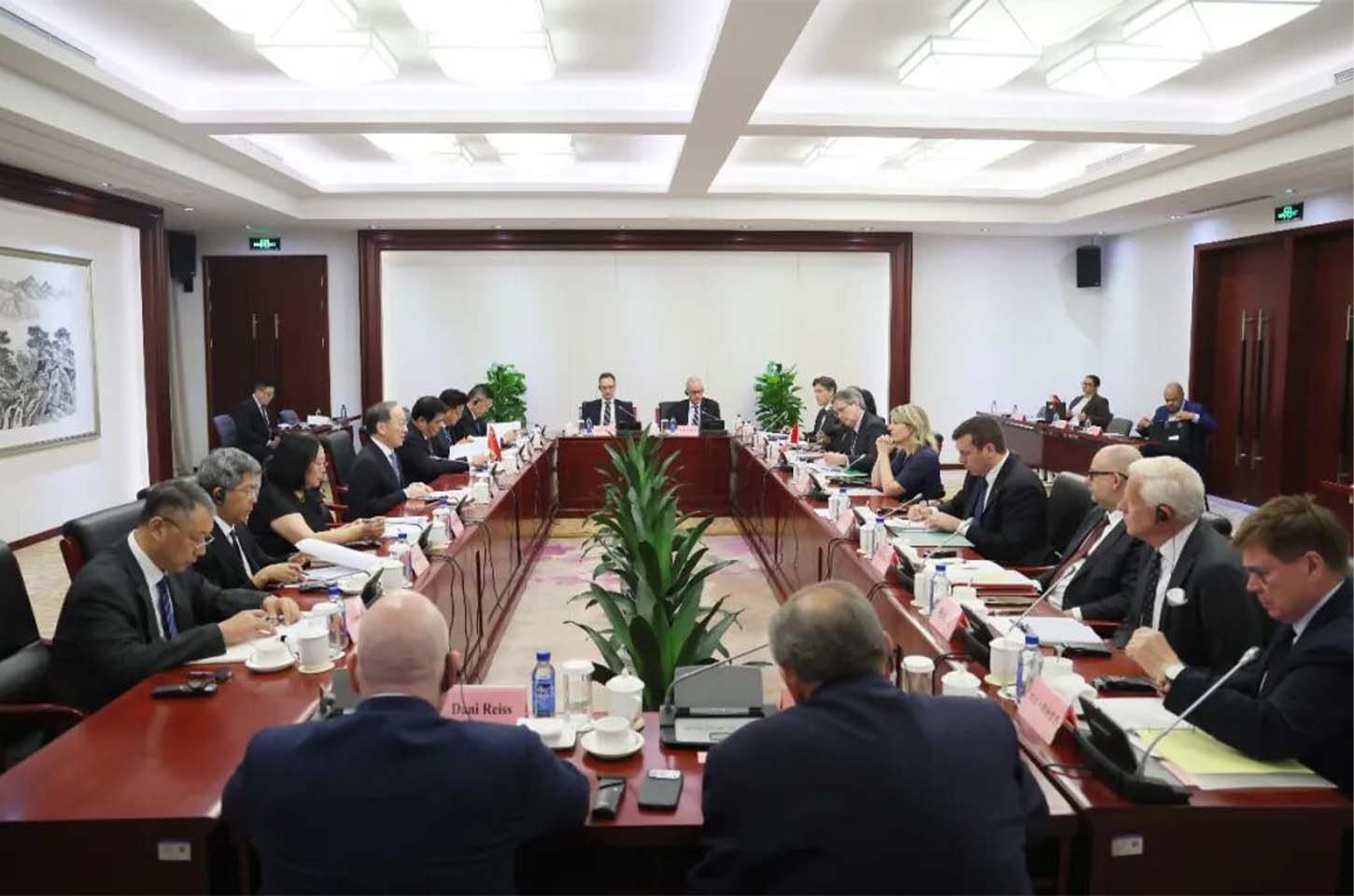 李乐成会见加拿大工业部长梅拉妮·乔利